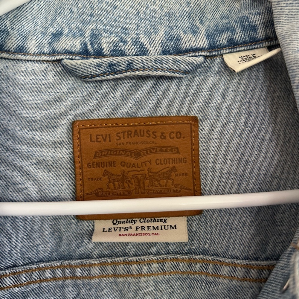 Levi's Classic Light Blue Denim Jacket - Picture 3 of 5